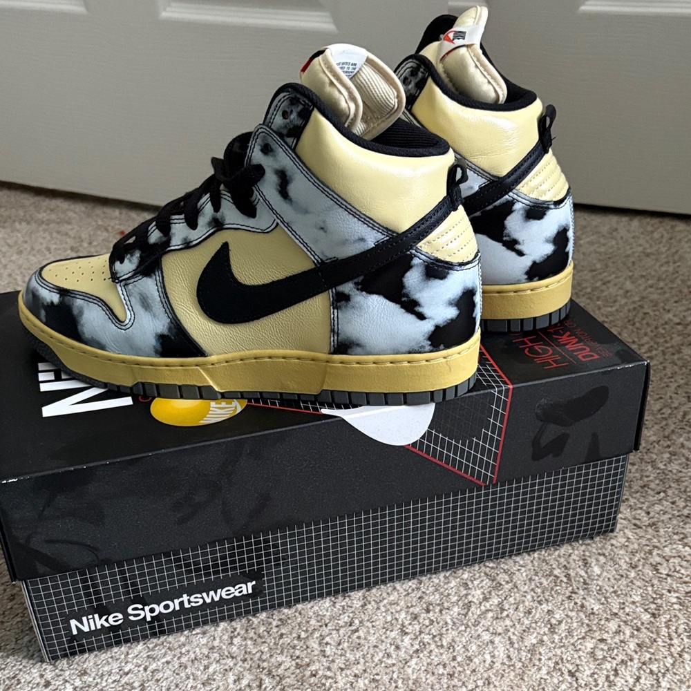 NEW WITH TAGS Nike Dunk High - Lemon Drop colorway, size US Men’s 10
